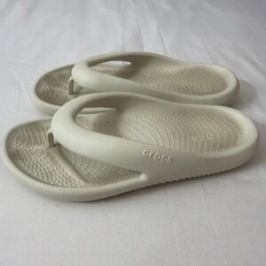 Crocs Men’s Classic Flip Sandals in Off-White